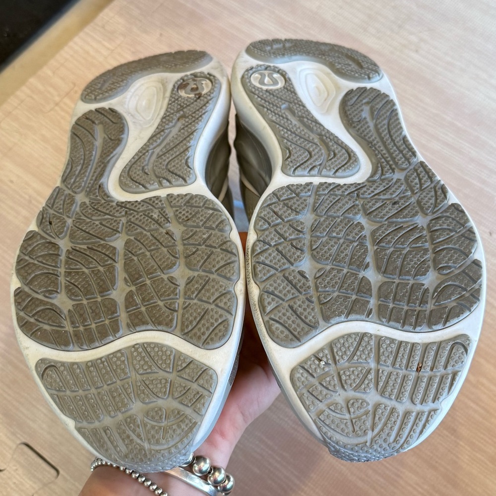 Lululemon Blissfeel Womens Running Shoe
Silver Drop / Silver Drop / Alpine White - Picture 11 of 16
